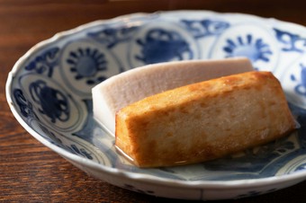 異なる調理法で仕上げ。舌の肥えた常連を唸らせた『大阪産海老芋の食べ比べ』