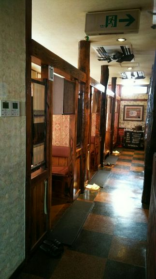 落ち着いた大人の雰囲気の店内