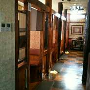 テーブル席や、個室座敷ございます。