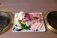 バラ・豚バラ・カシワ・ソフトロース・ウインナー・ライス４つ・スープ４つ、野菜付き