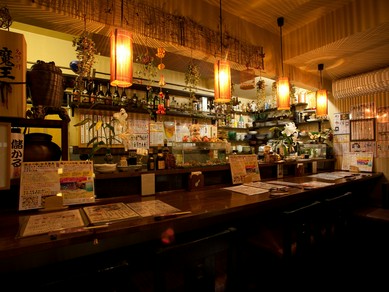 カウンター席も是非どうぞ…