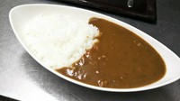 ブイヨンからじっくり煮込んだ自家製カレー（辛口、甘口）