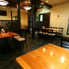 アットホームな店内は、日差しも入り明るい雰囲気です！