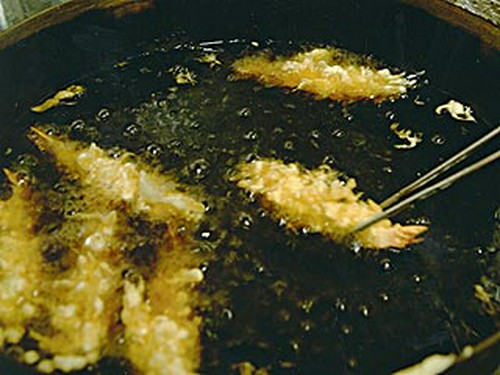 エビ天に使用するエビは、すべて天然エビを使用