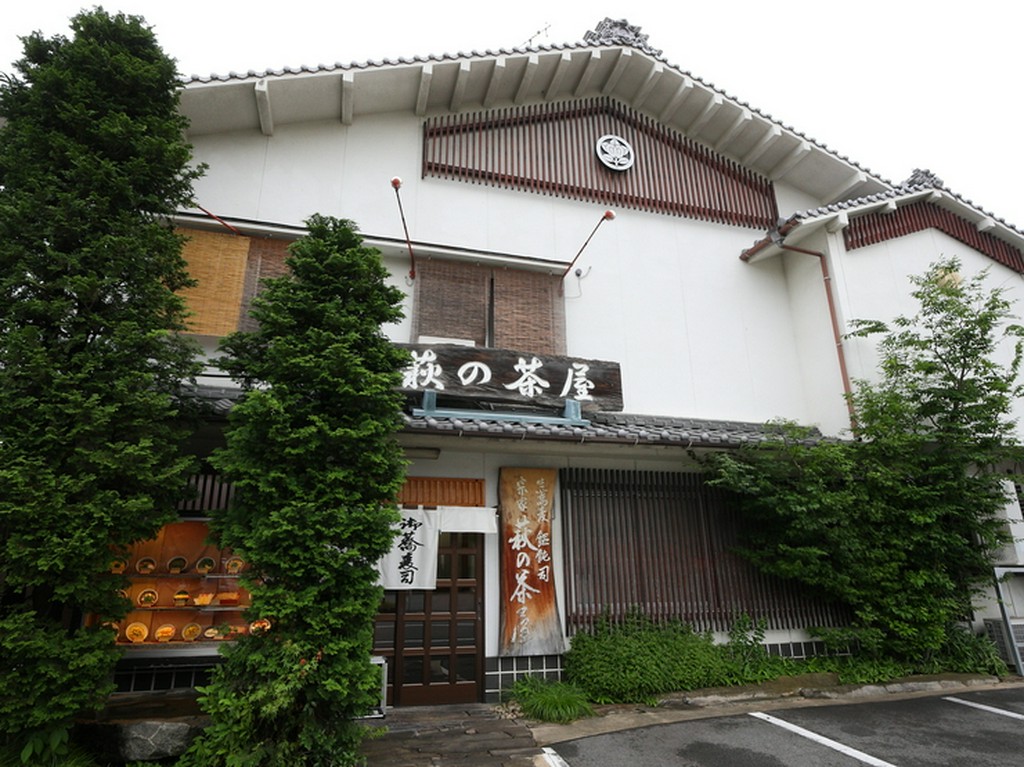 お客様の満足のために器からインテリアまで常に心がけています