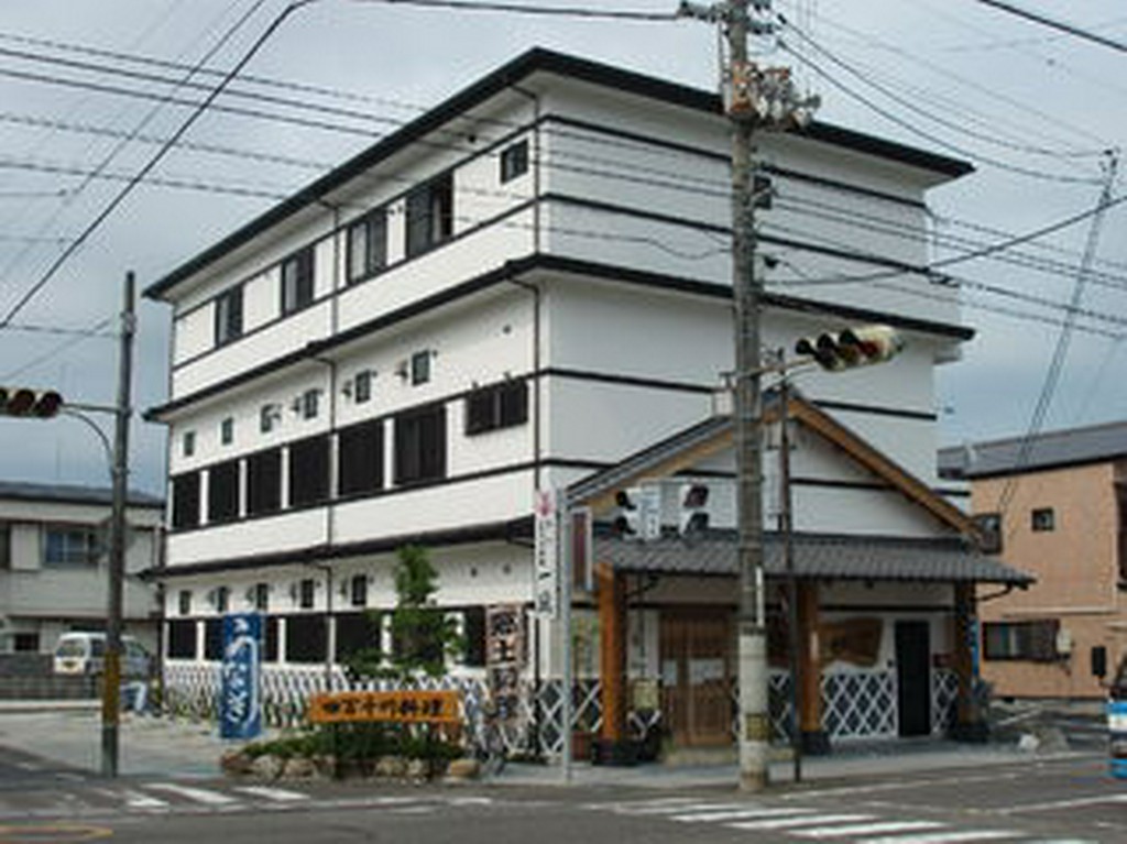 炉端焼きでしっかり火を通した素材は脂もしっかり・・・