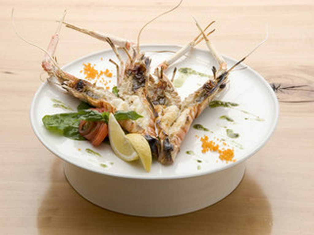 旬の食材を仕入れ、ご提供