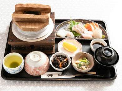 新鮮なお刺身を味わえる、大満足メニュー『十石御膳（刺身セット）』