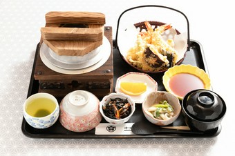 ぷりぷりサクサクのえび天を満喫『十石御膳（天ぷらセット）』