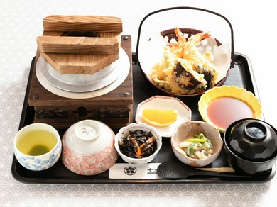 ぷりぷりサクサクのえび天を満喫『十石御膳（天ぷらセット）』