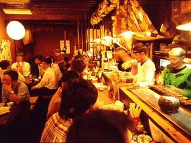 始終熱気の渦巻く店内
