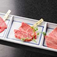 キッチンの臨場感やシェフとの会話を楽しめる8席のカウンターでは、希少部位のお肉を２枚ずつ注文できるカウンター限定メニューがいただけます。