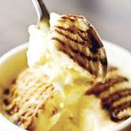 食後のデザートに欠かせないのが『名物　昇家プリン』。常連客に人気で、おみやげ用も販売されています。