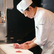 常連のお客様も多く、さまざまなご要望やお好みにお応えできるように心配りをしています。