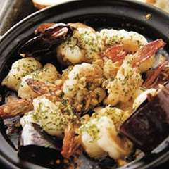 カマロンアルモホ（パン付き892円）はエビのガーリック炒め