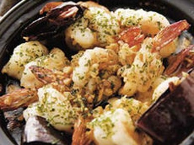 カマロンアルモホ（パン付き892円）はエビのガーリック炒め