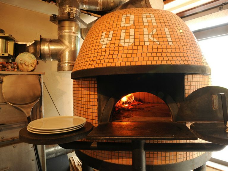 本場イタリアでオーダーしたドーム型の薪窯