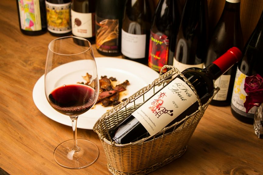 繊細で瑞々しい果実の味、自然派ワインをソムリエがご提案