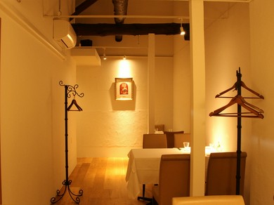 美味しい料理をはさんで、ゆっくり話したい大人のデートに