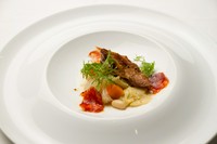フランスの郷土料理をレストランらしい仕立てにアレンジ。フランス料理の地味深い味わいも魅力。