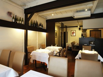 貸切での会食に最適。小さい店ならではの家庭的な雰囲気が好評