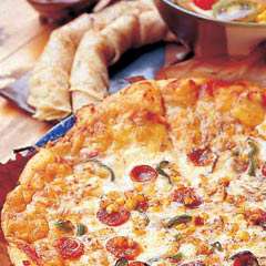 本格的な石釜で焼いたピザ