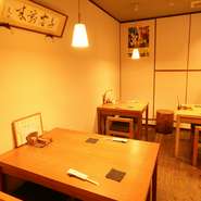 昼間から、罪悪感を持たずにお酒が楽しめるのもそば店の魅力です。『呉春』『春鹿超辛』『手取川』『秋鹿』など、日本酒を10種類以上そろえ、落ち着いた店内で好みに合わせて日本酒のバリエーションが楽しめます。