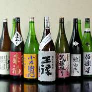 利酒師の店主が厳選した地酒を取り揃えております。