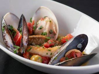 日替わりの温菜料理のひと品『玄界灘産あらかぶのアクアパッツァ』