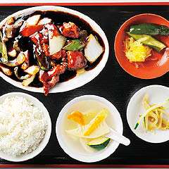 餅米黒酢のあんをタレめしのため残したい、黒酢酢豚セット750円