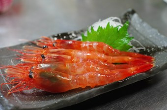 大ぶりで良質。獲れたてピチピチの甘エビ
