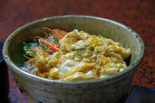 三国港で採れた新鮮な甘えびを使用した『甘えび天丼』