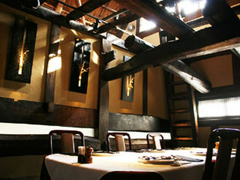 蔵造りの店内は個性のある個室で、大人な時間を過ごせます