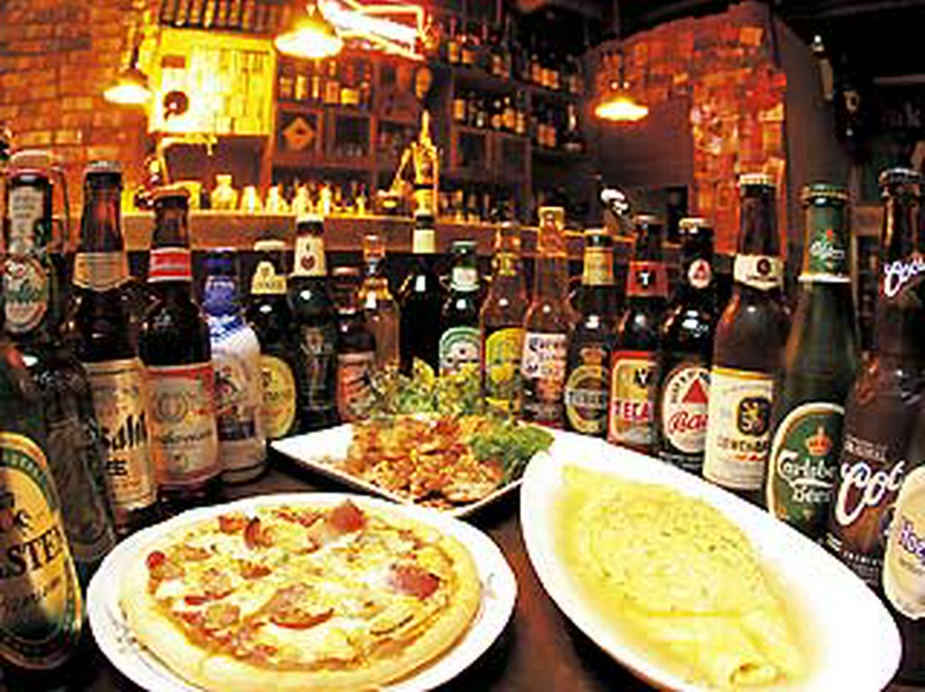 オムライスやピザなどのアラカルトは700円から