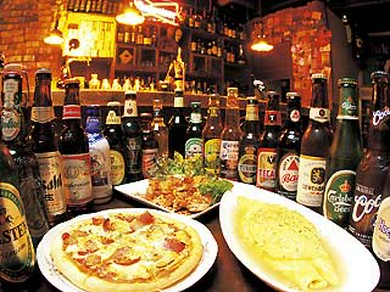 オムライスやピザなどのアラカルトは700円から