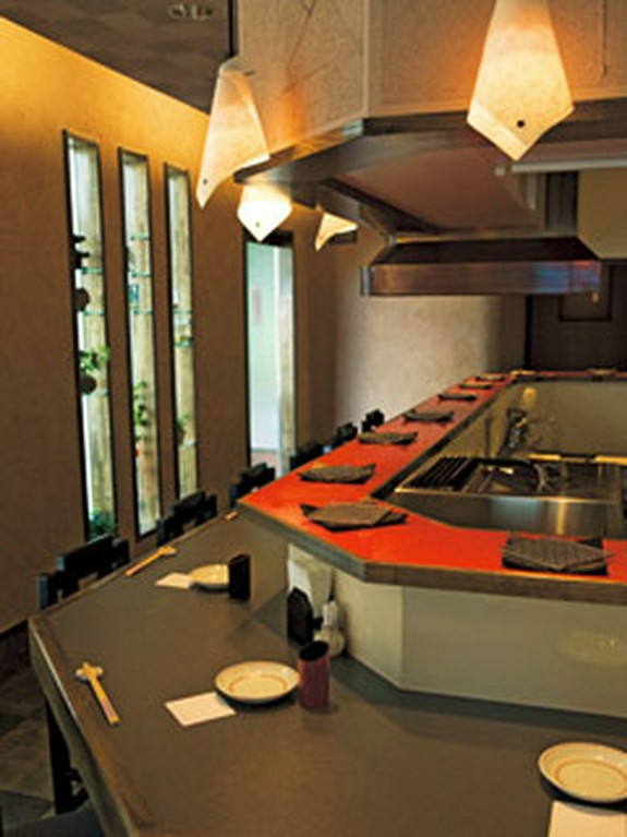 フレンチなどで修業したご主人が作るカウンター串揚げ店