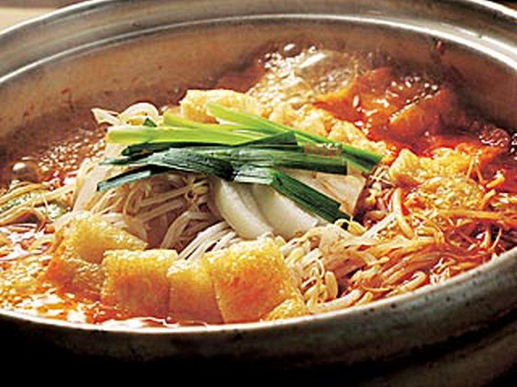 辛さの中に甘みが感じられるからから鍋（1人前890円・2名～）