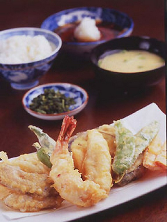 昼食の定番「天ぷら定食」