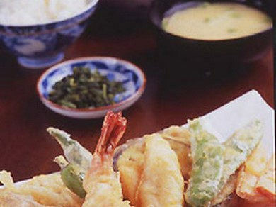 昼食の定番「天ぷら定食」