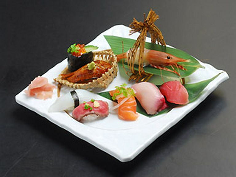 握り市 寿司盛り合わせ8種 1580円