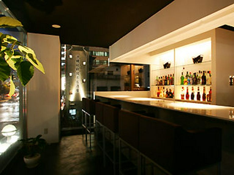 自家製パスタやスウィーツなど食事も充実で飲めない人も楽しめる