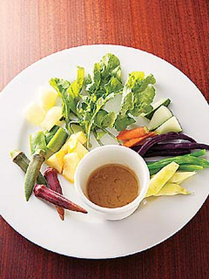 黄ビーツなどが入ったギャリさんのバーニャカウダー900円
