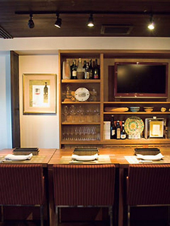 夜遅くはワインバー遣いもOK