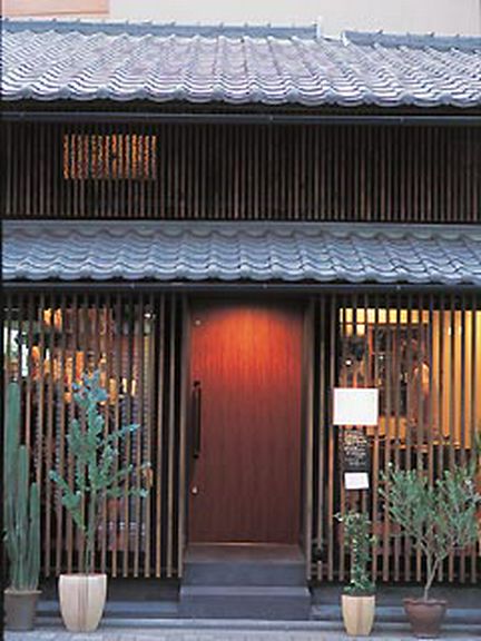 小皿料理やデザートも充実しているので2軒目遣いもOK
