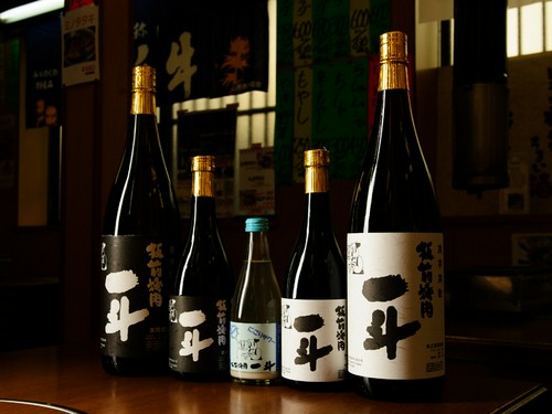 オリジナルの麦焼酎、芋焼酎やにごりサワーを用意