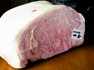 全国各地より仕入れる「牛サーロイン」などの黒毛和牛の数々