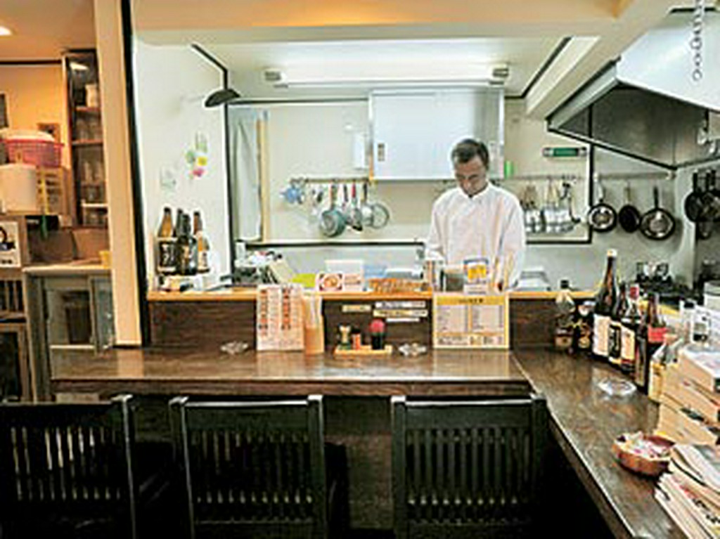 メニューには和洋中問わず10種類以上の創作丼が