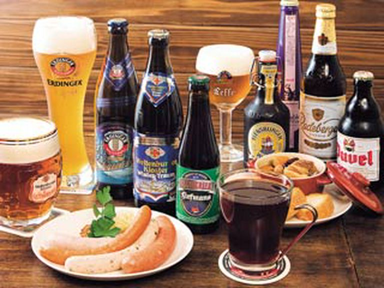 ビールで煮込んだ「豚肉のレフ煮込み」（750円）も美味