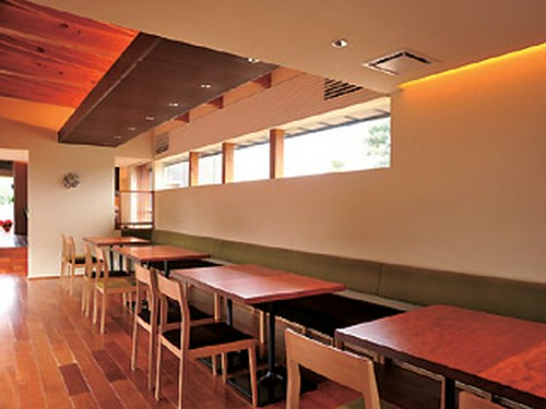 スタイリッシュな空間でシンプルなおいしさを堪能