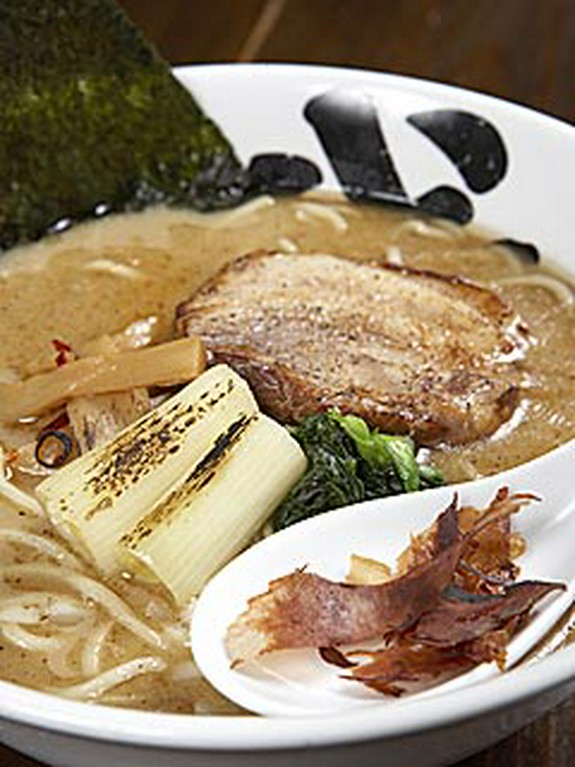 醤油ダレに魚介風味をきかせた醤油らぁ麺650円